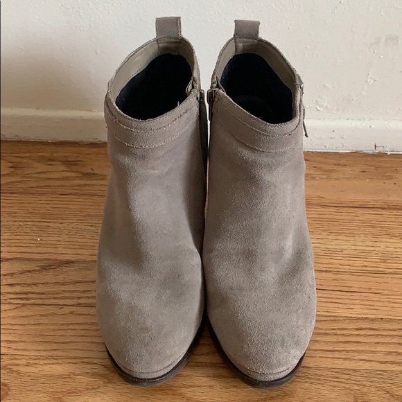 Cute Suede DV Wedges with a zipper! - Picture 2 of 4